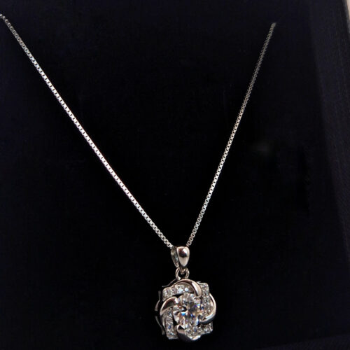 Sovarna Bloom Necklace